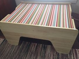 toy or train table