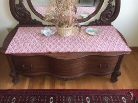 Matches the twin bed set nicely! 