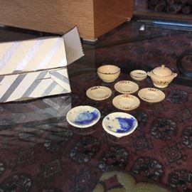 Teeny weeny plate set