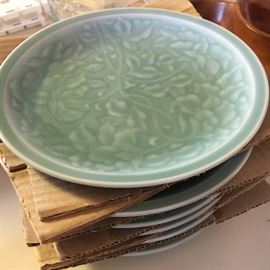 Lots of great kitchen items!