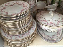 Schumann Original Bridal Rose - Beautiful Condition with several extra pieces!