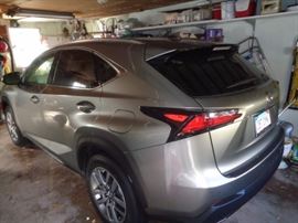 2015 Lexus 200nt 5 seat passenger suv.
