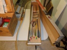 Pro-tec full vintage bow and arrows for practice.