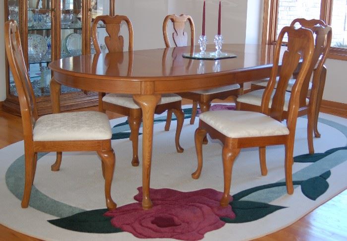 Oak Dining Table and Area Rug