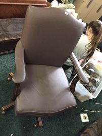 #54 purple vinyl office chair $30