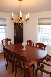 dining  room set with 4 leafs and pads