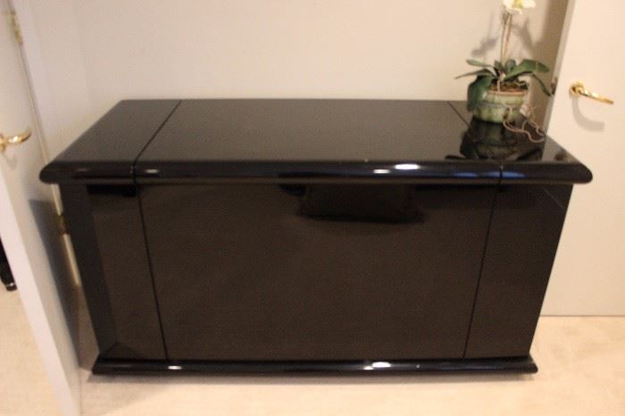 Remote controlled tv cabinet that raises and lowers 
