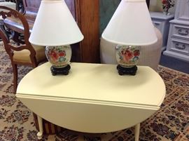 Drop leaf coffee table, ginger jar lamps