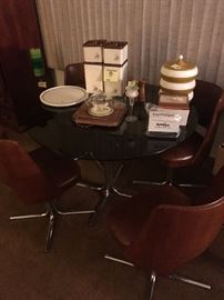 Great 70's table in excellent condition 