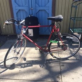 70s - 80s era Schwinn bicycle perfect for city riding!