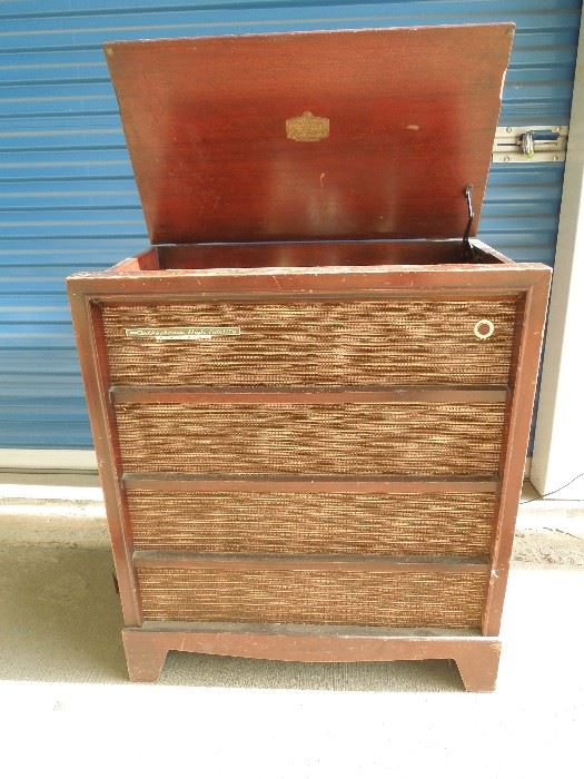 RCA Console "Orthophoic High Fidelity" in working order. Red Mahogany Cabinet needs refinishing
