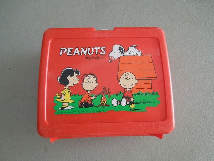 Plastic Peanuts Lunch box, no Thermos