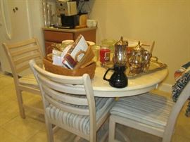 Dinette with leaf - 3 matching bar stools