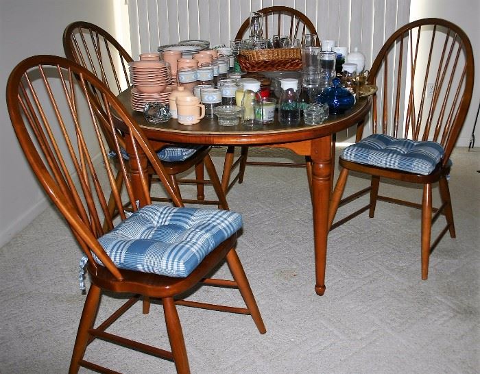 Thomasville Oval Dining Table w/4 Chairs and Matching Side Server