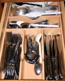 Stainless Flatware by Oneida Ltd. Deluxe Service for 8