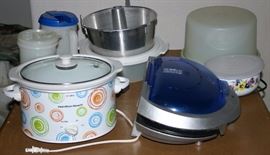 Small Hamilton Beach Crock Pot; Baking Dishes