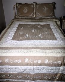 Sunham Home Fashions Queen Size Quilt w/2 Shams