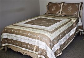 Sunham Home Fashions Queen Size Quilt w/2 Shams