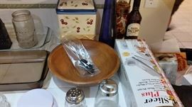 Lots of Kitchen Items