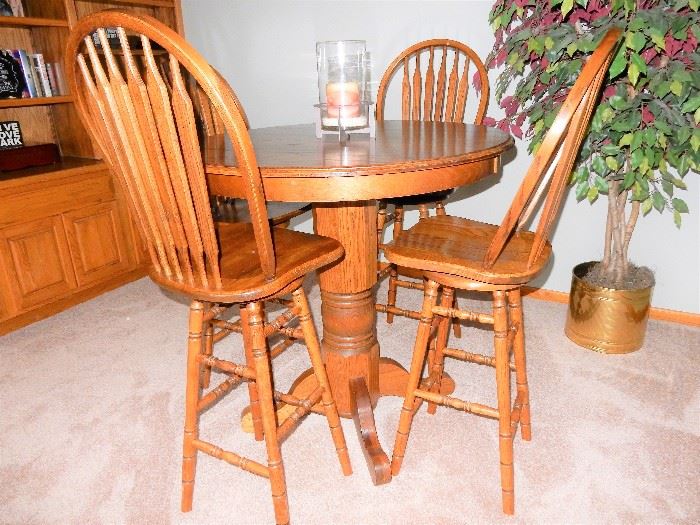 Pub Table with 4 Stools