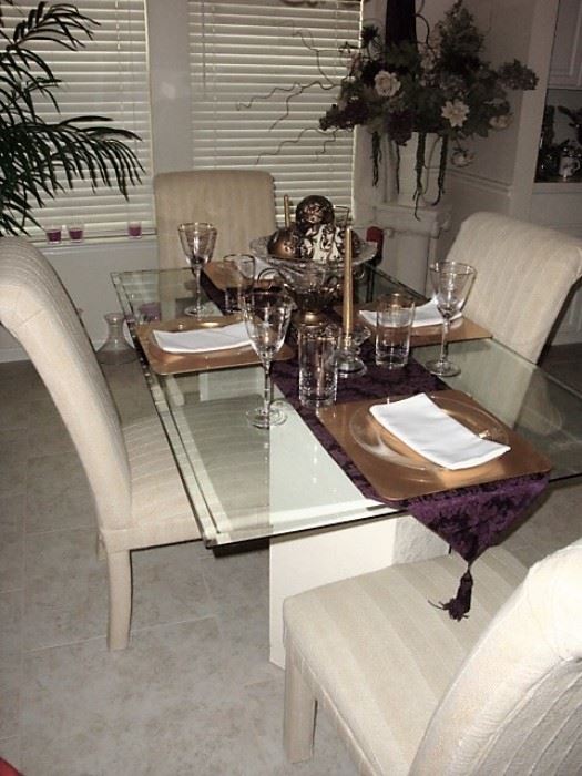 GORGEOUS GLASS TOP DINING TABLE WITH FOUR IVORY PARSONS CHAIRS