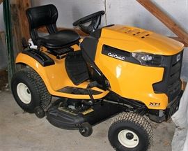 Cub Cadet XT1 Enduro Series lawn Mower
