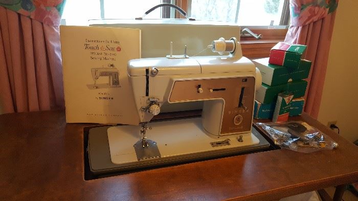 Singer Model 603 Sewing Machine with Sewing Cabinet/Table and Accessories