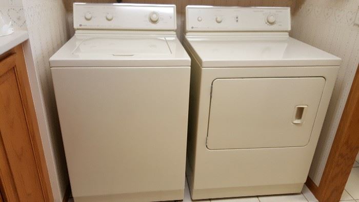 Maytag Washer and Gas Dryer set