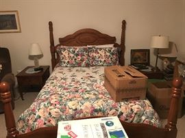 Queen Bed w. Head & Foot board. 