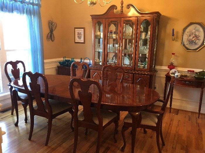 American Drew Colonial Dining Room Set.
