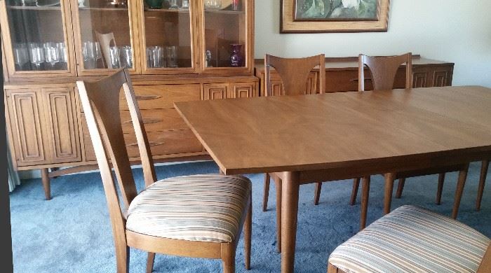 dining room table with 2 leaves
