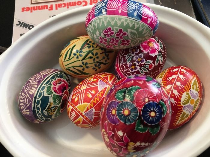 Painted  Czechoslovakian hollow eggs-Great detail