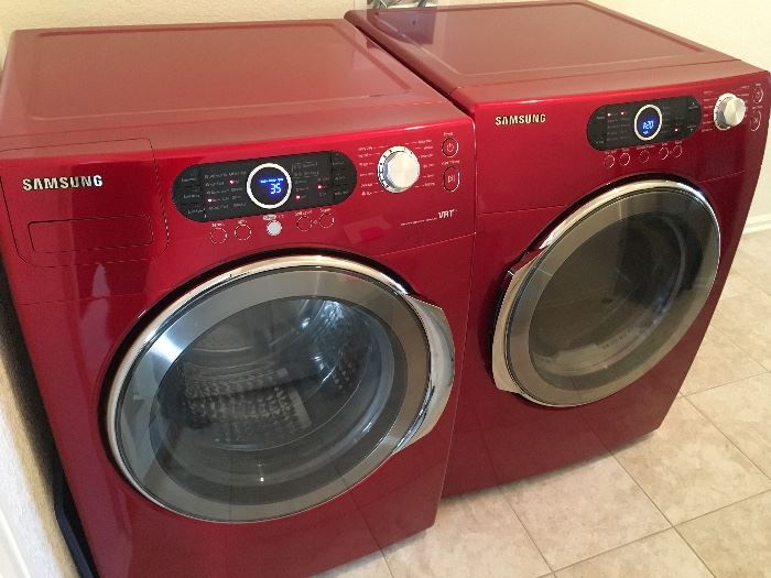Matching Samsung Washer and Dryer - will jazz up you laundry room!