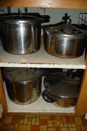 4 PRESSURE COOKERS