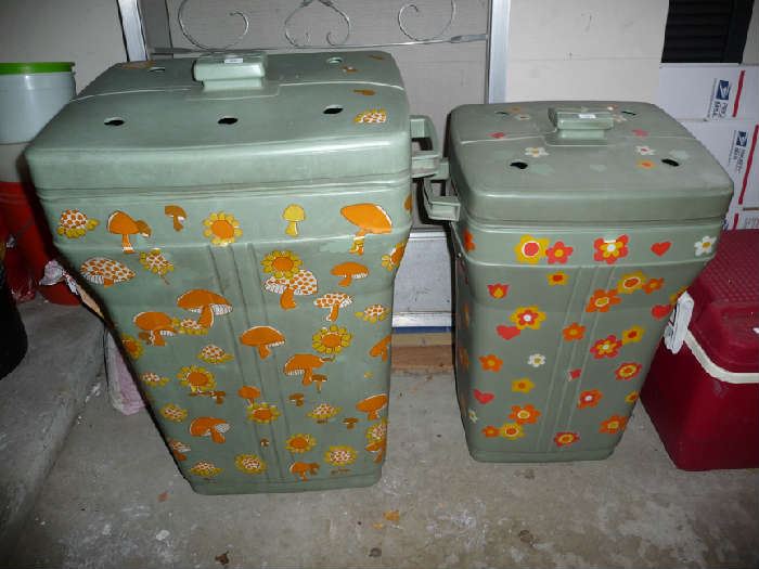  GARBAGE CANS
