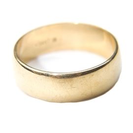 14K Yellow Gold Band: A 14K yellow gold band with a smooth shank and high gloss, prominent ridges.
