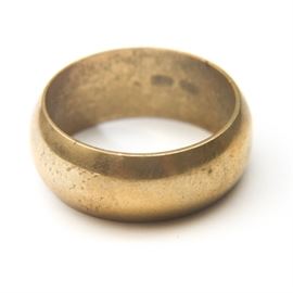 18K Yellow Gold Band: An 18K yellow gold, smooth band.