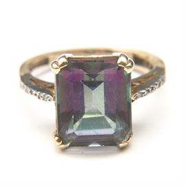 14K Gold Purple Topaz Ring With Diamonds: A 14K gold purple topaz ring with diamonds. It is marked to the verso. The total approximate weight including nonmetal materials is 3.20 dwt.