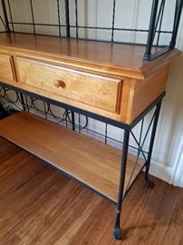 Upclose Kinkaid Bakers/Wine Rack