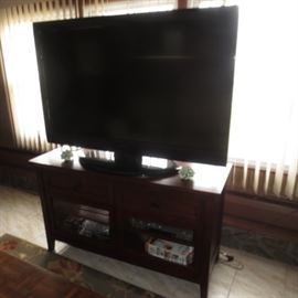 TOSHIBA 60" FLAT SCREEN HD TV & TV STAND