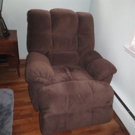 RECLINER LOUNGE CHAIR