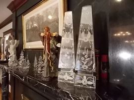 SCULPTURES ON MANTLE