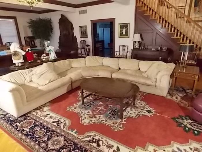 SECTIONAL SOFA, COFFEE TABLE, RUG IN GREAT ROOM