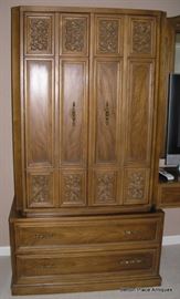 Armoire $200