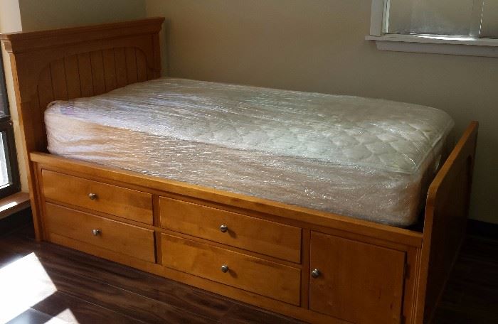 GORGEOUS SOLID "MAPLE" HIGH-END TRUNDLE/STORAGE BED BY STANLEY...WITH DRAWERS AND CABINET AND LOVELY BEAD-BOARD HEADBOARD!!!  MATTRESSES ALSO AVAILABLE!  