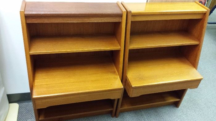 DOUBLE SET OF MATCHING NIGHT STANDS OR SMALL DESKS OF SOLID "OAK"!!!  