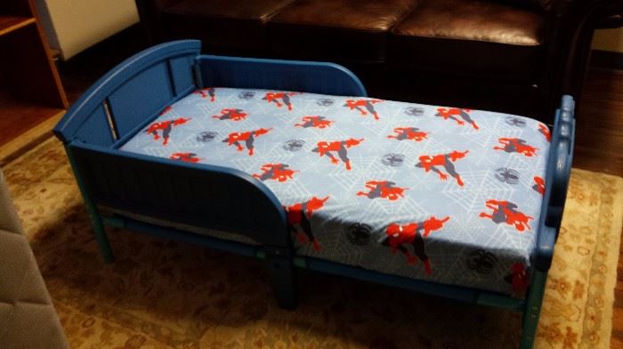 VERY KOOL BLUE KID'S BED WITH TOP-NOTCH MATTRESS AND KOOL SPIDERMAN SHEET SET!