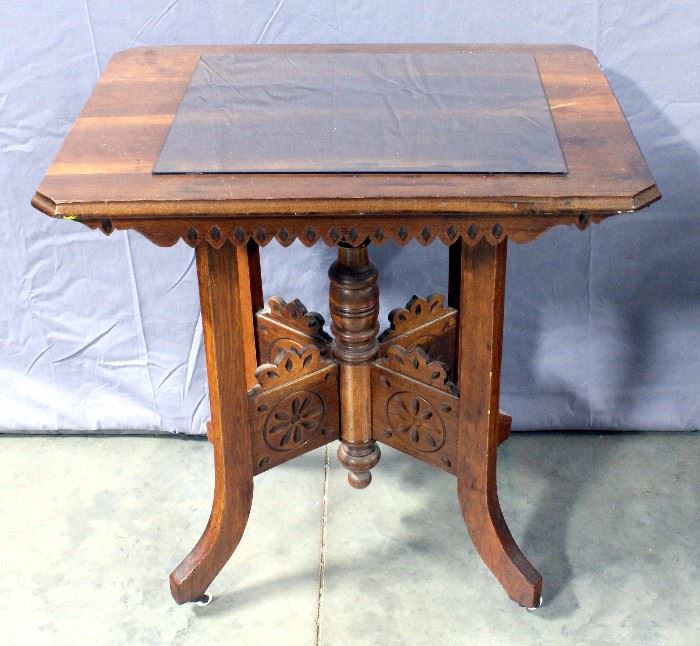 Eastlake Victorian End / Parlor Table on Casters, 28" x 29" x 20"