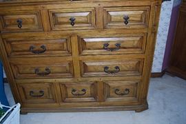 Thomasville Dresser w/Mirror - quality!