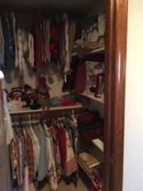 TABLE LINENS, HOLIDAY DECOR